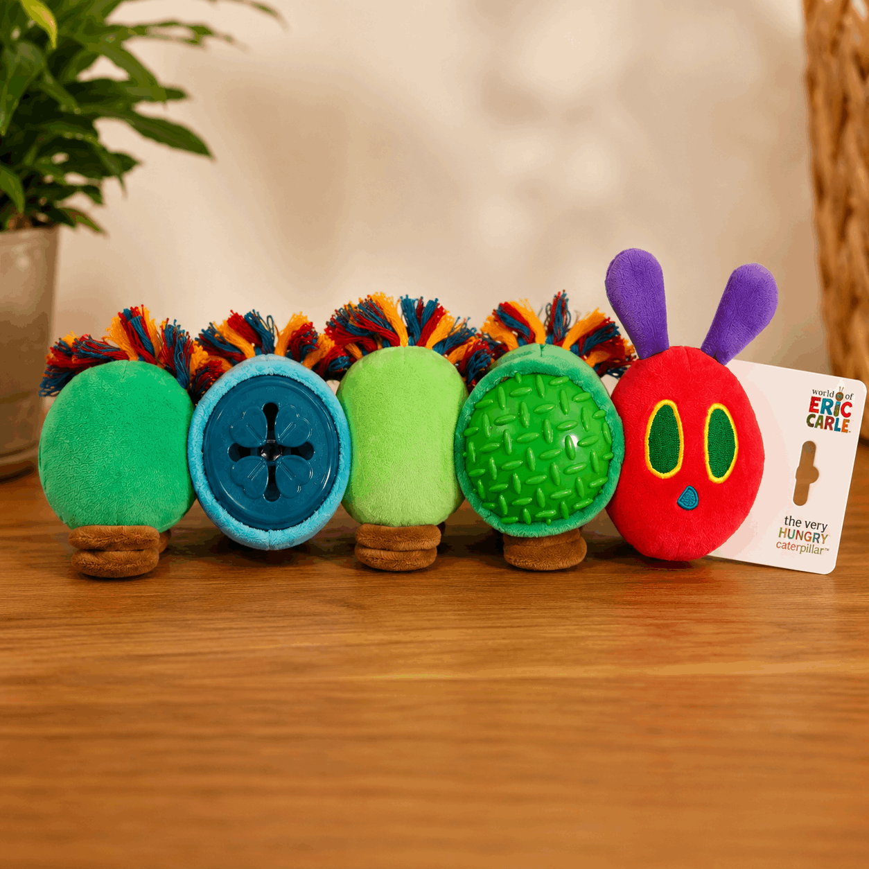 Peluche distributrice de friandises et sonore La Chenille Qui Fait des Trous® – 35,5 cm - Boutique Aux Trois Pattes