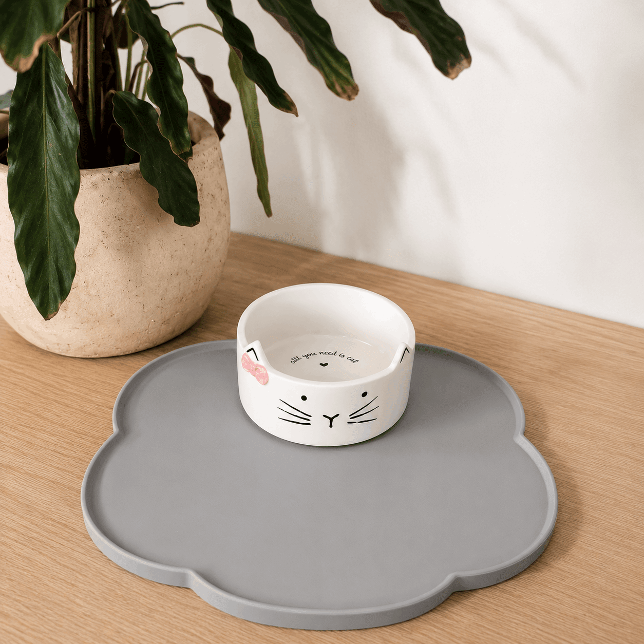 Tapis de gamelle fleur en silicone avec rebord – 30 cm - Boutique Aux Trois Pattes