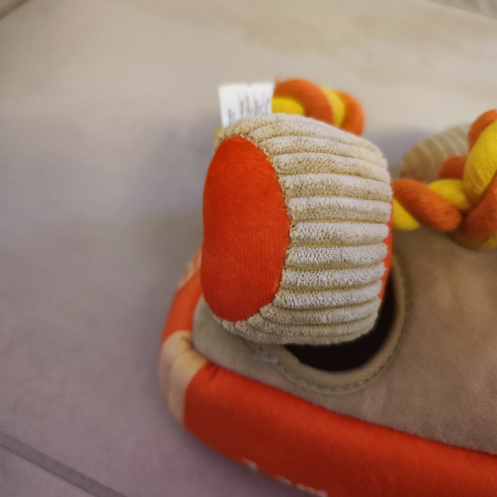 Détail du jouet interactif pour chien en peluche