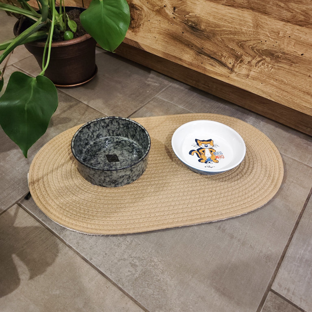 Tapis de gamelle absorbant pour chien et chat – Phil Beige - Boutique Aux Trois Pattes