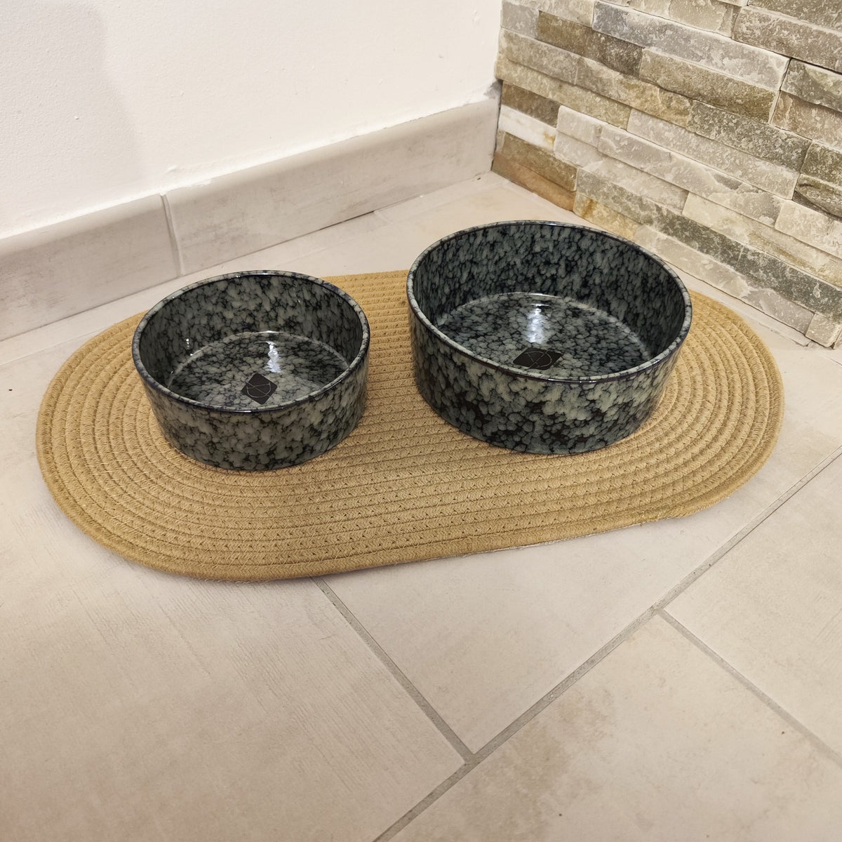 Tapis de gamelle absorbant pour chien et chat – Phil Beige - Boutique Aux Trois Pattes